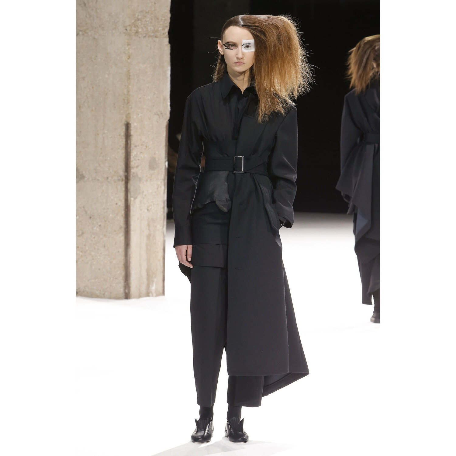 Фото Yohji Yamamoto Fall 2018 Ready-to-Wear , Ёдзи Ямамото осень зима 2018 , Fashion show , неделя моды в Париже , PFW , Mainstyles